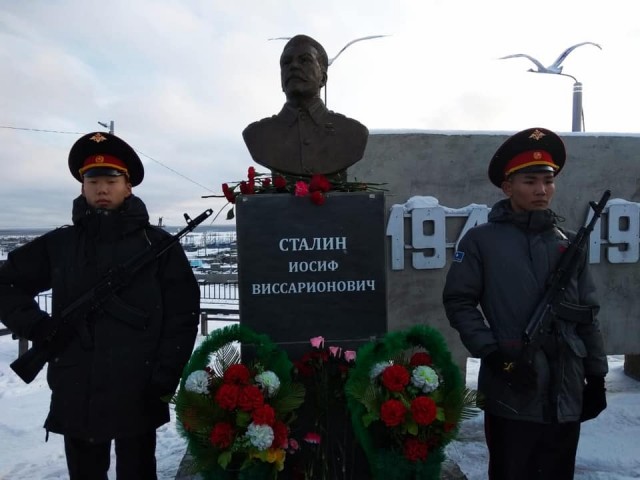 В Якутии установлен памятник Сталину
