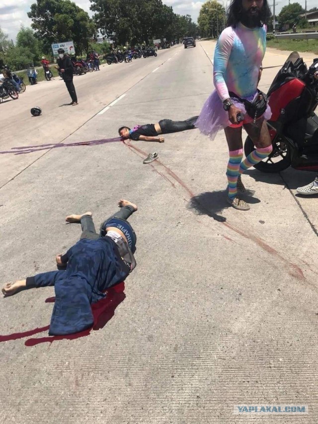 При буксировке автобуса погибли три мотоциклиста
