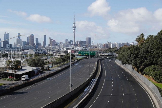 Попытки разгона протестующих против антикоронавирусных ограничений в Мельбурне