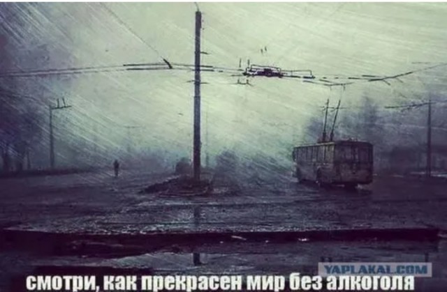 Дочь рисует
