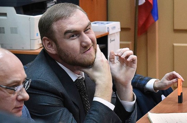 Экс-сенатора Арашукова и его отца приговорили к пожизненному заключению за убийства