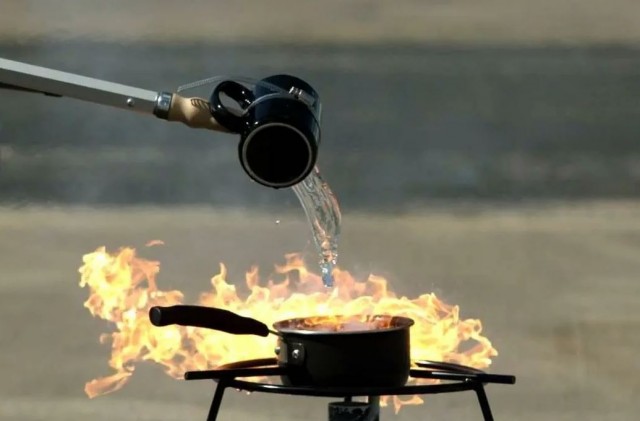 В квартире на 12 этаже в Екатеринбурге произошёл взрыв ковша с кипящим маслом