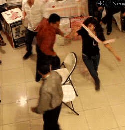 Кто первый сядет на стул?