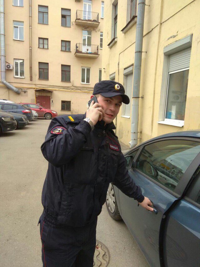 Водила внаглую заблокировал вход в детский сад