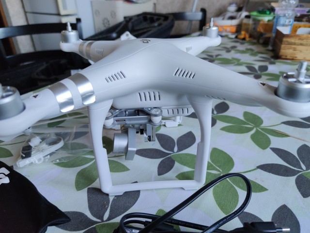 Продам квадрокоптер DJI Phantom 3 advanced