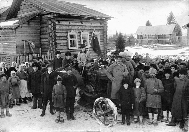 Работа и быт в предвоенной деревне в черно-белых фотографиях
