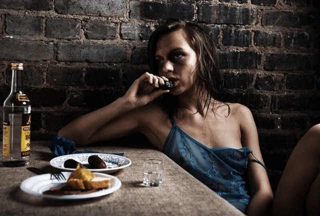 Пьющая красавица: мифы и правда о женском алкоголизме