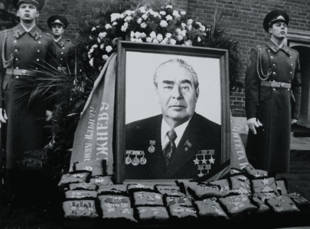 10 ноября — смерть Брежнева