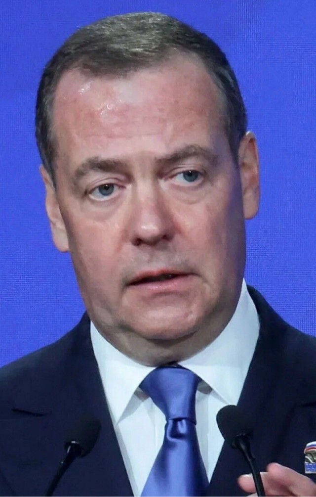 Медведев: европейцев надули, пообещав возместить кредит Киеву за счет РФ