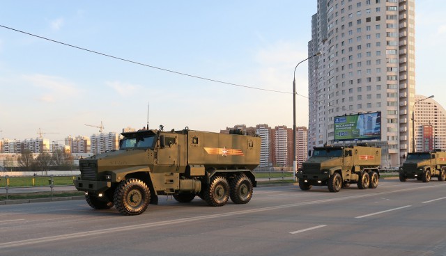 Проход техники. Москва, Тверская 29 апреля