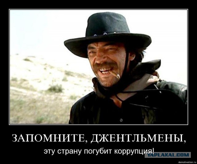 Обычные работники суда...