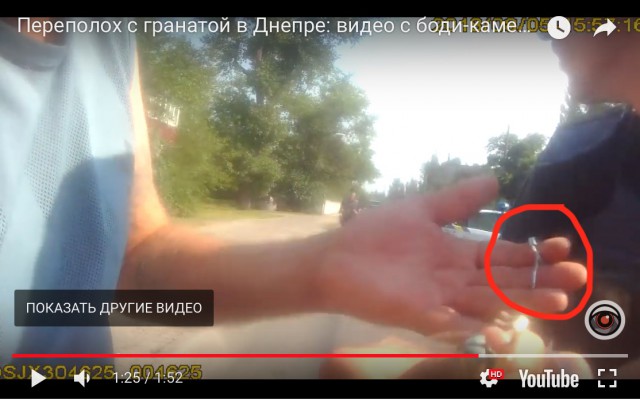 Мужику в руки сунули гранату без чеки