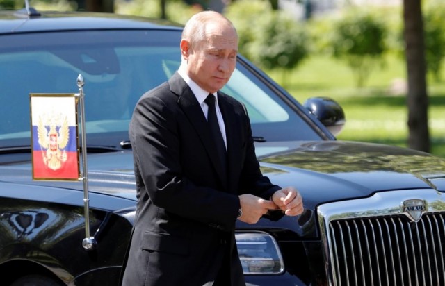 Король Свазиленда, беднейшей африканской страны, купил два десятка Rolls Royce для себя и 15 жен