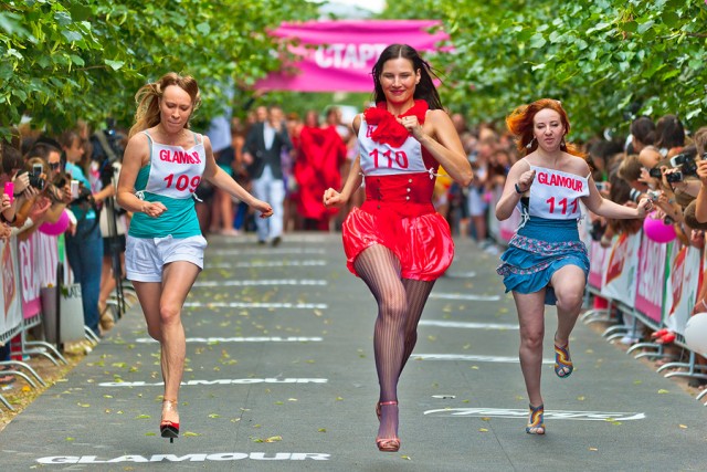 Девушки на спорте и около него!