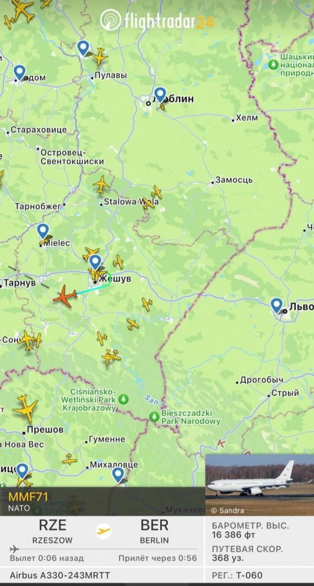 Момент попадания ракеты в воду Киевской гавани рядом с Гаванским мостом, ведущим на Рыбальский остров, где расположена штаб-квартира ГУР Украины
