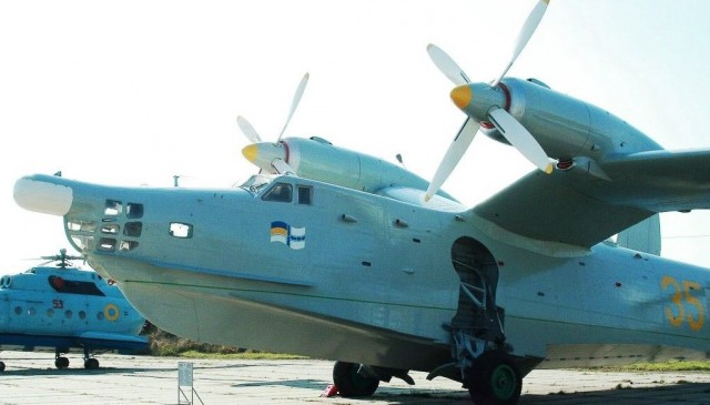 Распаковывают Бе-12