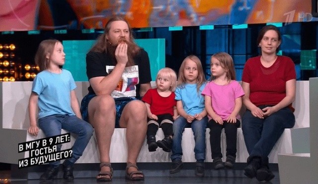 В многодетной семье Тепляковых родился 9 ребенок. Малыша назвали как кресло из Икеа