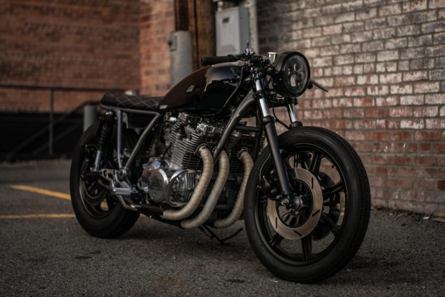 Черный как ночь: уникальный кастом Yamaha XS1100 поражает деталями — как создавался проект
