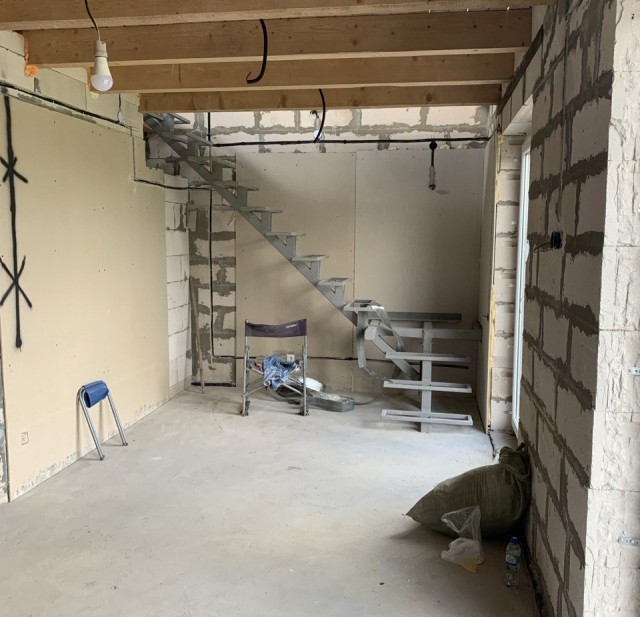 Лестницы в двухэтажном доме. Почему их надо "строить" до постройки самого дома