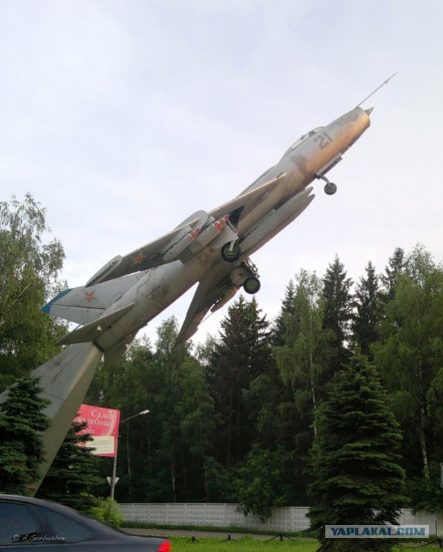 20 самых интересных авиапамятников