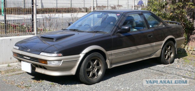 10 последних автомобилей с поднимающимися фарами