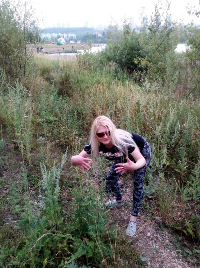 Дуры, хватит выёживаться перед фотиком