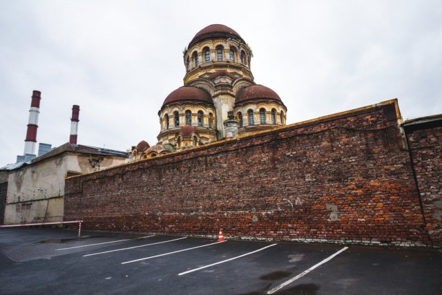 Под куполом — труба для тренировки водолазов: тема о петербургском храме, переоборудованном в школу подводного плавания