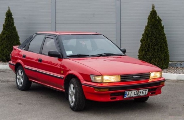 Какой автомобиль из 1990х-2000х вы бы хотели бы возродить под маркой "Москвич"
