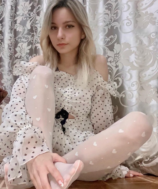 Девушки в Коротких Юбочках и Платьях