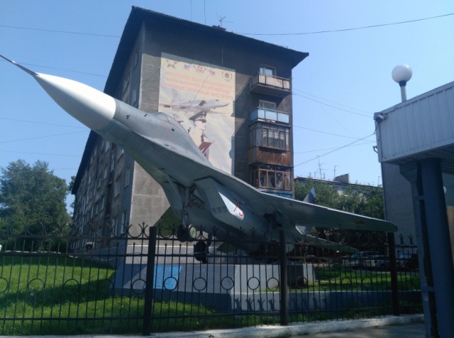 Памятник в городском парке г. Истра