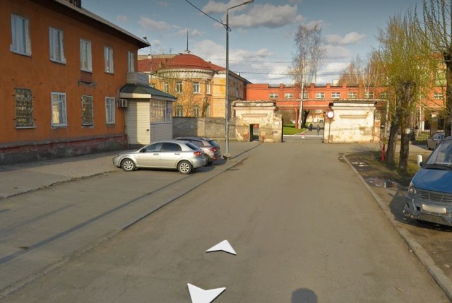 Перекрыл дорогу скорой