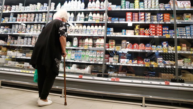 В Госдуме поддержали идею бесплатных товаров, у которых заканчивается срок годности, для пенсионеров