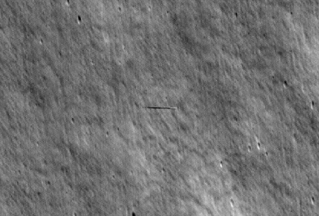 NASA обнаружило объект, «мчащийся» по орбите вокруг Луны