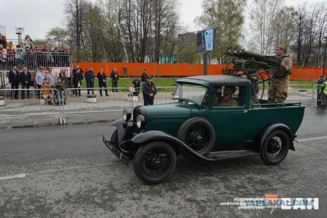 Торжественное шествие раритетной техники в День Победы прошло в Верхней Пышме. Фото
