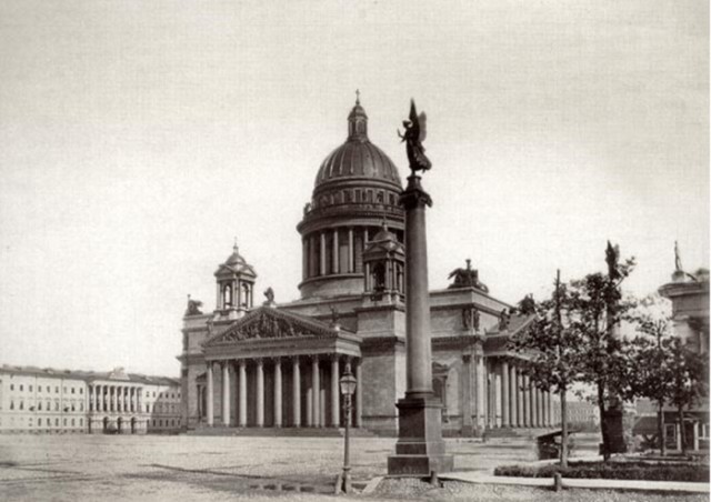 Почему Ленинградская область не сменила название на Санкт-Петербургскую.