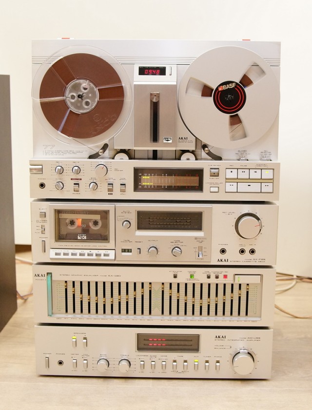 AKAI 77
