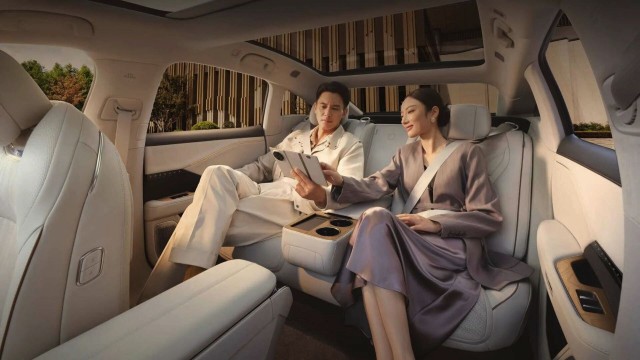 Новый электроседан Toyota bZ7 пользуется бешенным спросом в КНР из-за низкой цены (1,6 млн рублей в базе)
