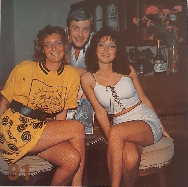 Девчата 90-х и 00-х