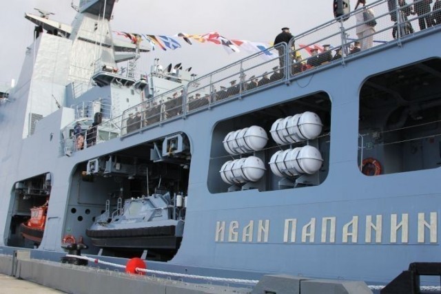 Боевой ледокол "Иван Папанин" вышел в Баренцево море для отработки учебных задач