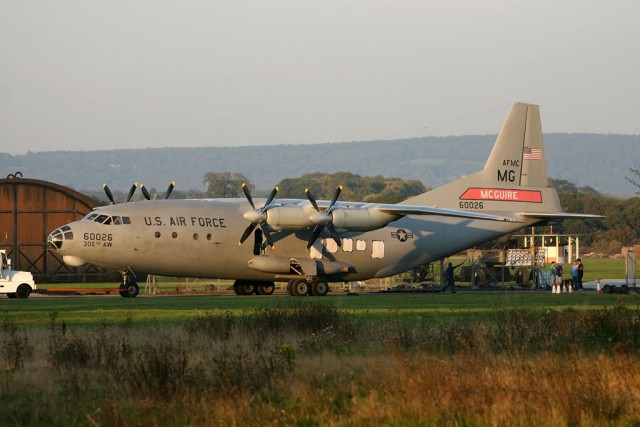 Антонов Ан12 Два самолета в Лондоне