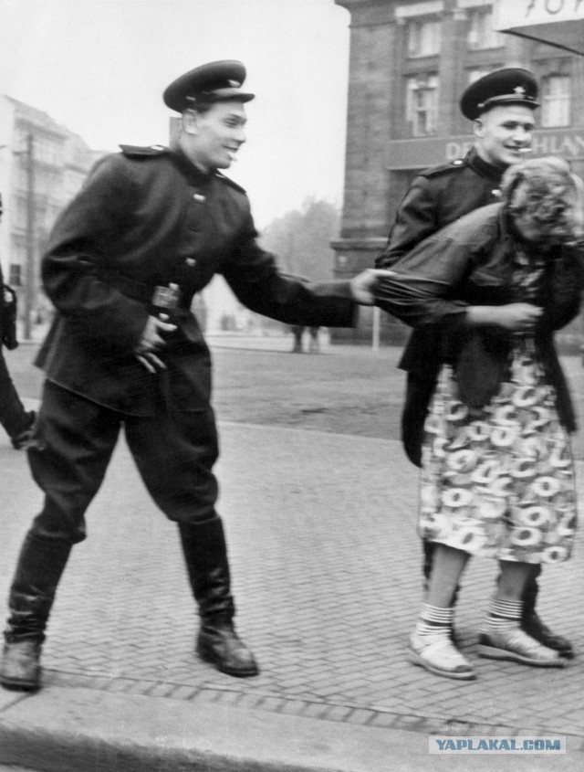 Американская компания совсем попутала берега, выпустив набор советских "солдатиков-мародеров"