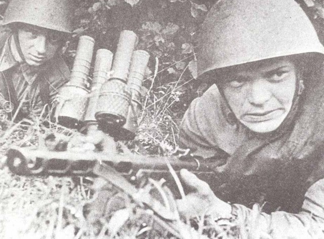 Фотографии связанных с историей Красной и Советской Армии.