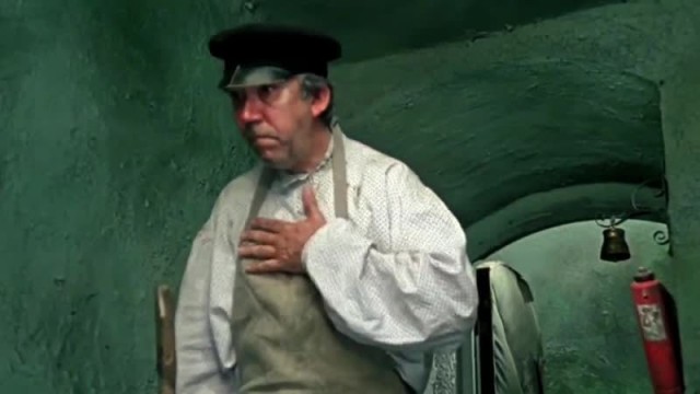 История суровых людей с метлами и лопатами