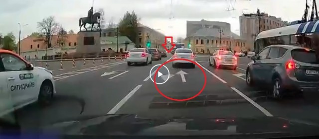 Автор видео искренне считает, что он прав