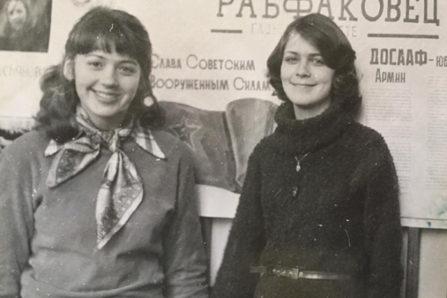 Как в свои 63 живет Алёна Яковлева, пережив групповое насилие и предательство знаменитого отца