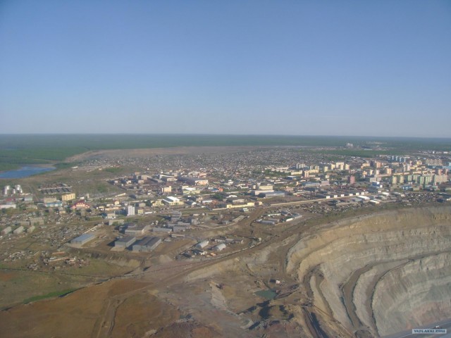 Грандиозные воронки в Якутии