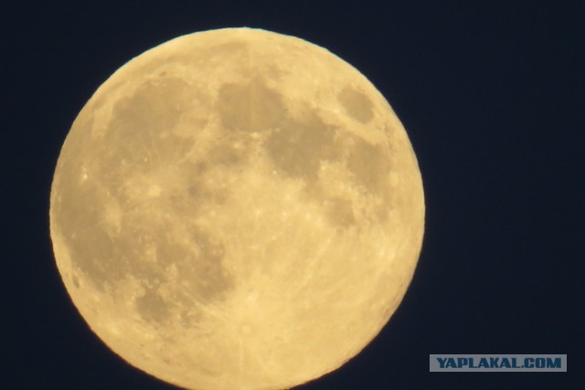 А Вам не кажется что луна какая-то большая?