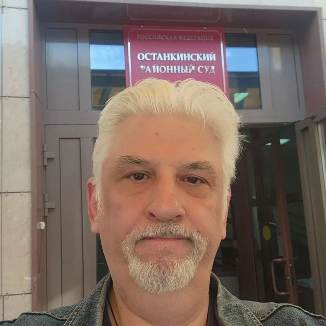 Певец Сергей Москальков, как и обещал, подал иск в Останкинский суд против Первого канал из-за "шутки" про русских в Москве