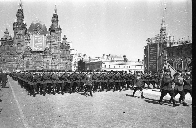 Военный парад весна 1951 года.