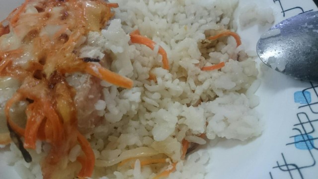 Экспериментальная кулинария. Кета с рисом в духовке.